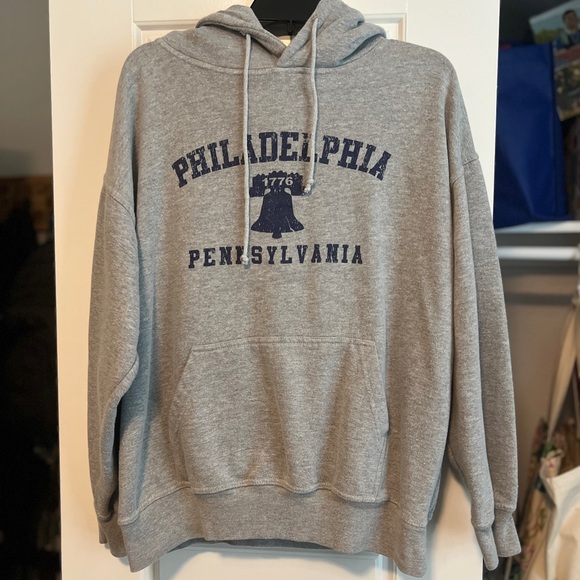 Philadelphia Hoodie Size Large - Picture 1 of 1